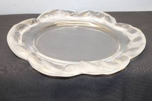 lot 279 image: Vintage Crystal Fish Platter with Scalloped Edge