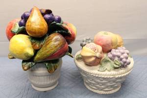lot 288 image: Set of 2 Vintage Hand-Painted Ceramic Fruit Baskets