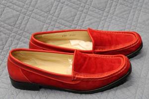 lot 315 image: Womens Amalfi Red Suede Loafers - Size 9