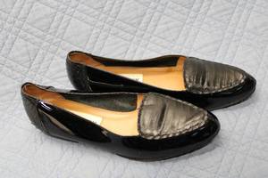 lot 322 image: Nordstrom Black Leather Loafers with Crocodile Print Accents - Womens Size 9N