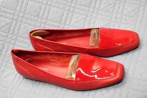 lot 326 image: Used Easy Spirit Red Flats with Patent Leather Trim - Womens Size 8.5-9