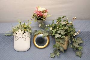 lot 333 image: Floral and Ivy Decor Collection with Round Mirror