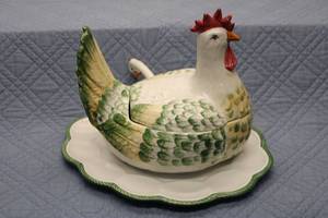 lot 369 image: Vintage Chicken Shaped Covered Serving Dish with Platter Base