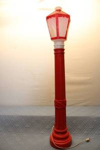 lot 386 image: Vintage Decorative Red Lantern Lamp