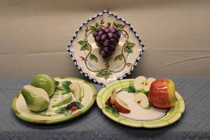 lot 393 image: Set of 4 Vintage Decorative Fruit Plates with Ceramic Fruit