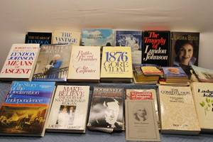 lot 403 image: Collection of 13 Books on American History and Politics Including Lyndon Johnson and First Ladies