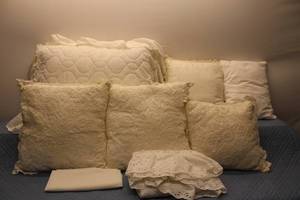 lot 422 image: Collection of Decorative Pillows and Pillowcase Set