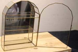 lot 275 image: Vintage Brass and Glass Display Case with Glass Shelves