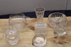 lot 285 image: Collection of 8 Vintage Crystal Decorative Pieces