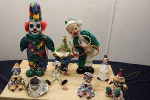 lot 293 image: Set of 4 Vintage Clown Dolls and Figurines