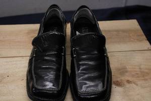 lot 310 image: Mens Black Leather Slip-On Loafers Made in Brazil, Size 10.5