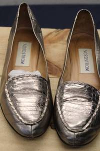 lot 313 image: Nordstrom Womens Metallic Slip-On Flats Size 9N