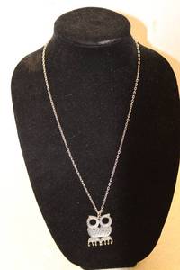 lot 352 image: Mixed Lot of Vintage Jewelry Including Necklaces, Bracelets, and Rings