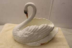 lot 360 image: Vintage Porcelain Swan Decorative Planter