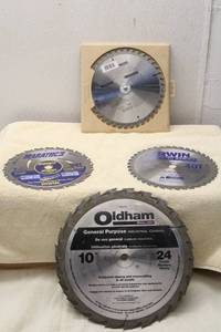 lot 378 image: Lot of 4 Circular Saw Blades - 10 and 7.25 Irwin & Oldham