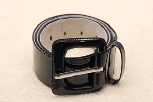 lot 424 image: Lot of 4 Vintage Leather Belts with Distinctive Buckles