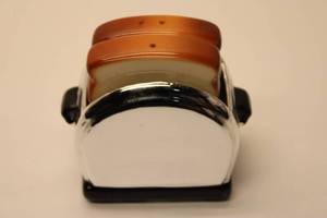 lot 499 image: Vintage Ceramic Toaster Salt and Pepper Shaker Set