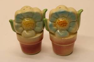 lot 500 image: Pair of Vintage Flower Pot Salt and Pepper Shakers with Colorful Floral Design