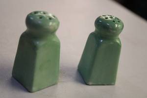 lot 512 image: Pair of Vintage Green Ceramic Salt and Pepper Shakers