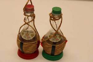 lot 517 image: Set of 2 Vintage Italian Swiss Colon Condiment Bottles with Woven Baskets