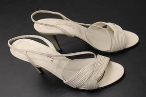 lot 563 image: Jacarini Made in Italy Womens Heels, Size 9M, Cream Color