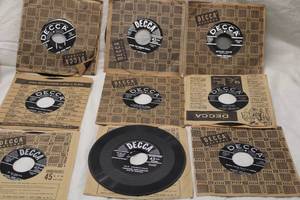 lot 578 image: Collection of 8 Vintage 45 RPM Records - Whoopee John Wilfahrt