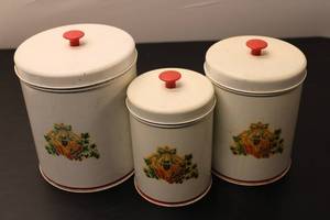 lot 590 image: Set of 3 Vintage Tin Canisters with Fruit Basket Design