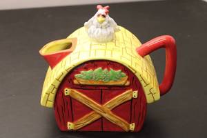 lot 591 image: Charming Chicken Barn Teapot with Whimsical Hen Lid