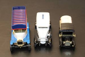 lot 596 image: Collection of 3 Vintage Die-Cast Cars - Standard Oil Company, Chevrolet Motor Co., and More