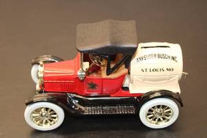 lot 598 image: Antique Style Anheuser-Busch Inc. Delivery Truck Diecast Model
