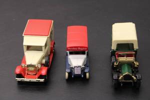 lot 600 image: Collection of 3 Vintage Diecast Delivery Trucks - Hershey Region & Warings