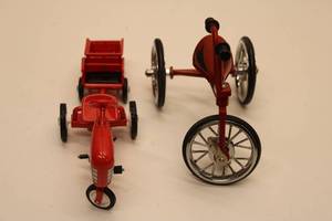 lot 607 image: Vintage Style Red Tricycle and Mini Tractor Set