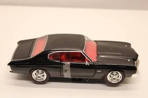 lot 608 image: 118 Scale Black Chevrolet Chevelle SS Die-Cast Model Car