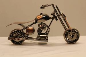 lot 640 image: Metal Motorcycle Sculpture - Handmade Decorative Art Piece