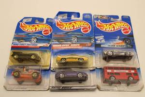 lot 645 image: Collection of 5 Vintage Hot Wheels Die-Cast Cars including London Bus and Butterfinger Mustang