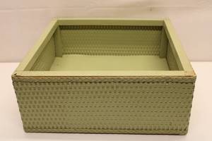 lot 653 image: Vintage Green Woven Storage Basket Box with Lid