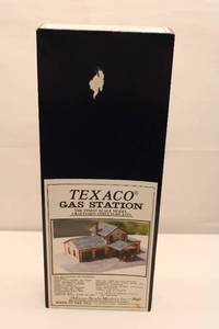 lot 665 image: Texaco Gas Station Craftsman Structure Kit