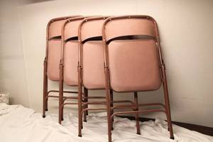 lot 674 image: Set of 4 Samsonite Folding Chairs with Padded Seats