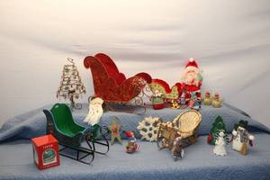 lot 120 image: Collection of Santa Claus and Holiday-Themed Decorations with Sleighs