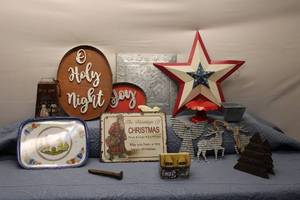 lot 114 image: Vintage Christmas Decor Collection with Signs, Trays, and Figurines