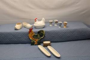 lot 123 image: Collection of Vintage Chicken-Themed Kitchen Decor Items