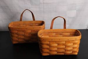 lot 3 image: Set of 2 Vintage Longaberger Handwoven Baskets from 1988
