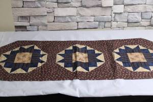 lot 7 image: Vintage Quilted Table Runner with Star Pattern