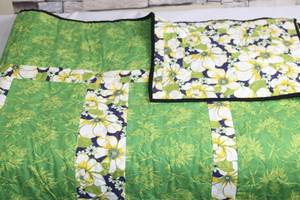 lot 8 image: Floral Print Reversible Quilt Bedspread with Matching Throw