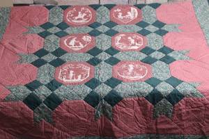 lot 10 image: Vintage Quilt with Floral Patterns and Scenic Blocks