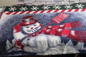 lot 19 image: Christmas Snowman and Ice Skates Throw Blanket by Chatham