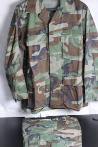 lot 32 image: Used Military Camouflage Fatigue Shirt and Pants Set, NATO Size Medium