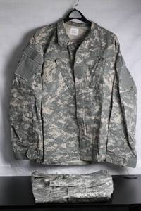 lot 33 image: Military Army Combat Uniform Set - Medium Long Jacket and Large X-Short Pants