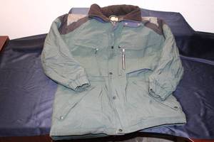 lot 68 image: St. Johns Bay Mens XL Extra Large Green Outdoor Jacket