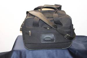 lot 76 image: Samsonite Black Travel Bag with Multiple Compartments